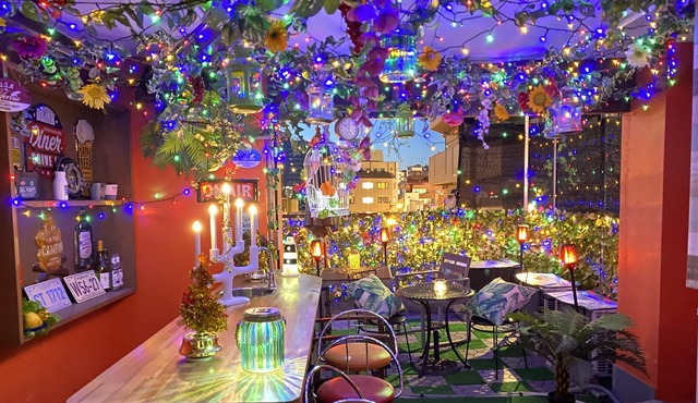 (iii) Private balcony with bar counter! Many minions welcome you! Kyocera Dome 9 min, USJ 20 min, JR. subway Taisho station 3 min, 4 min / 9 Guests! Dotonbori 6 min.