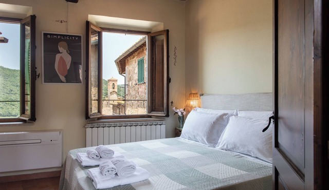 Il Borghetto - La Ghibellina Townhouse, private apartment with balcony