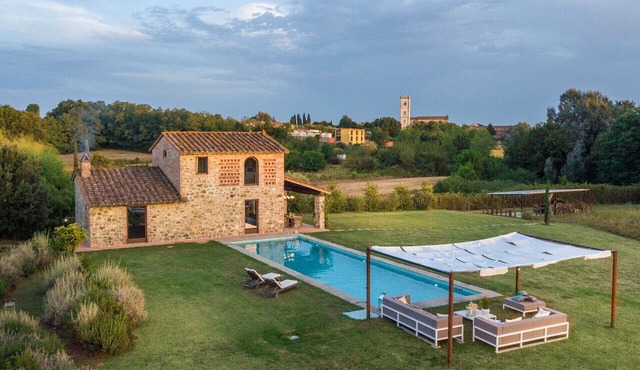 IL CONTE Luxury Tuscany 3 bedrooms Farmhouse Villa with Private Pool and SPA in Orentano