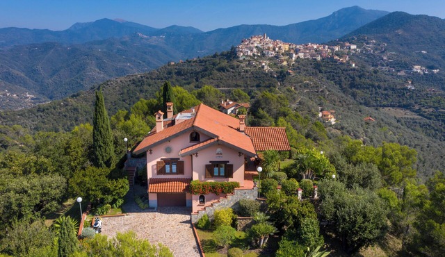 "Il Leccio - Romantic villa with breathtaking panoramic views