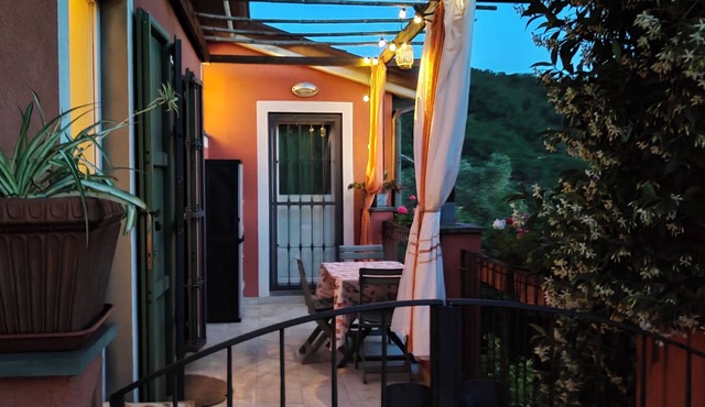 Il Pettirosso-Your hillside base for Cinque Terre, Lerici & Tuscany-with parking
