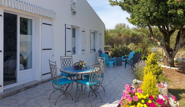 ILE DE RE for calm, nature side, near beaches and harbor
