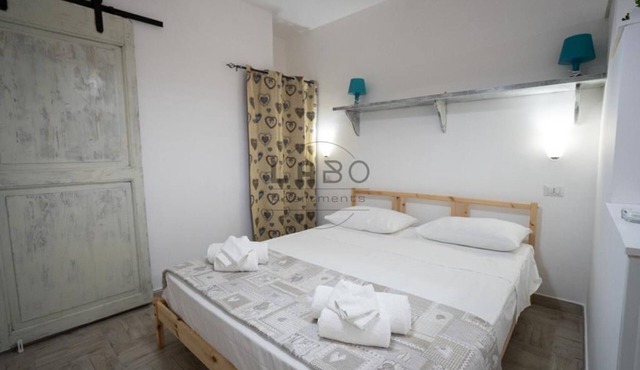 Ilios studio with garden, close to the city center