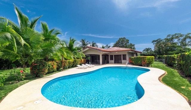 Immaculate 3 bedroom, 2 bathroom private villa with private pool