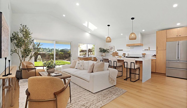 Immaculate 3-bedroom house with HILLTOP VIEWS in Thousand Oaks