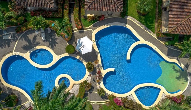 Immaculate 3 bedroom, 3 bathroom private villa