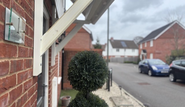 Immaculate 4-Bed House in Horley