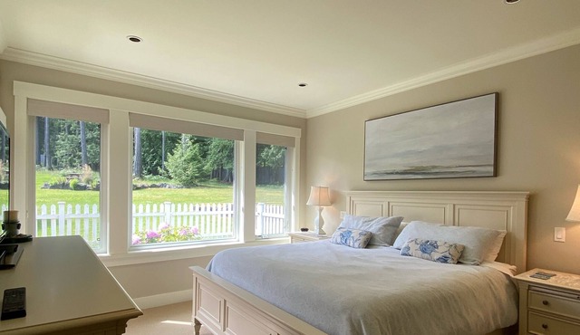 Immaculate, Beautifully designed, Spacious Villa 2 min walk to the Beach