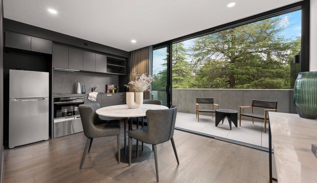 Immaculate Braddon Studio with Accessible Bathroom