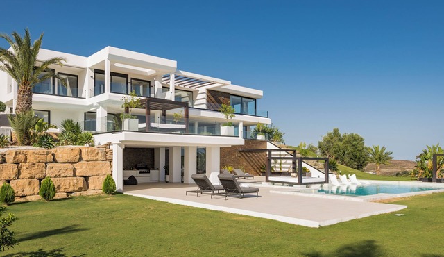 Immaculate Golf Course Villa with Amazing Views