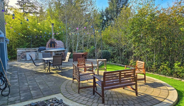 Immaculate newly built home less than 5 minutes to the beach!