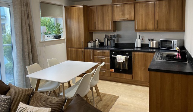Immaculate, spacious 2 bed apartment