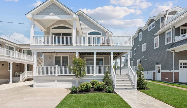 Immaculately kept home is just 1 1/4 blks to the beach and boardwalk