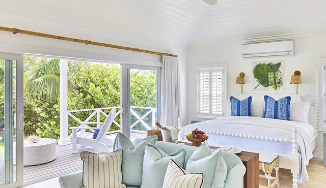 Immerse in Beachfront Bliss: Cottage with Veranda Overlooking Pink Sands