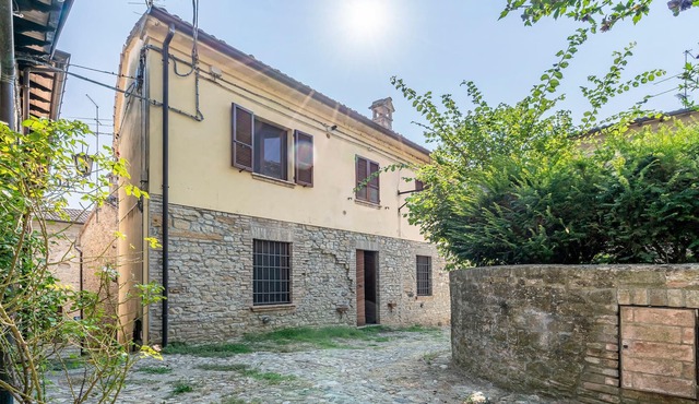 Immerse yourself in a historical experience, the Kampfstein House, built in 1700, offers you and you