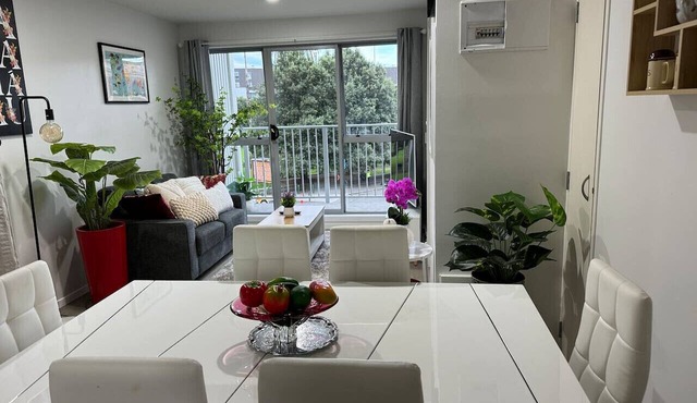 Impecable 3 bdr-2 bath -Free Carpark and pool