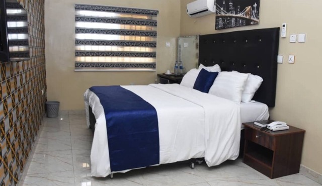 Impeccable 1-Bed Executive Luxury Hotel Apartment