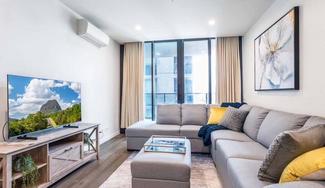Impeccable 2-Bed with Pool & Outdoor Dining