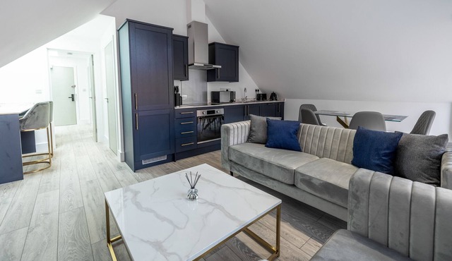 Impeccable 2-Bed Apartment in Camberley