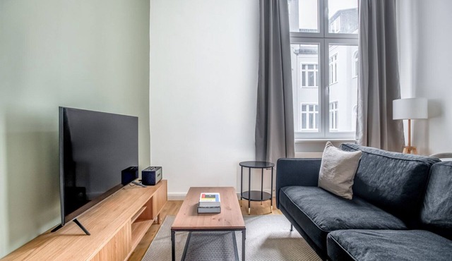 Impeccable Charlottenburg Studio nr KaDeWe, by Blueground