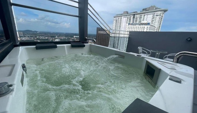 Imperio Residence Melaka - Private Jacuzzi with Seacityview stay with Wifi