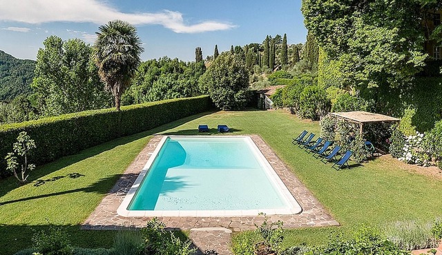 Impressive 18th century country house with pool and cleaning services!