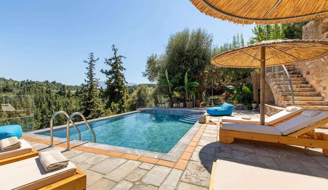 Impressive & Beautifully Restored House - 2 Self-Contained Suites, Private Pool & Stunning Views!