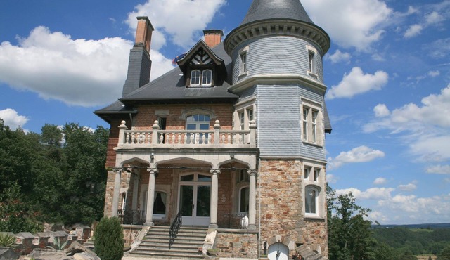 Impressive castle in Spa with a swimming pool