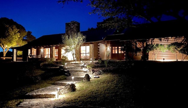 Impressive Modern Cabin with Beautiful Interior and Exterior in Ingram, Texas