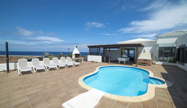Impressive Playa Blanca Villa | 3 Bedrooms | Villa Magatsuhi | Spacious