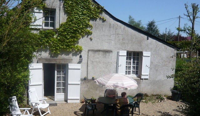 In a quiet hamlet, 3* GÎTE 10 minutes from ANGERS, (Internet by fiber).