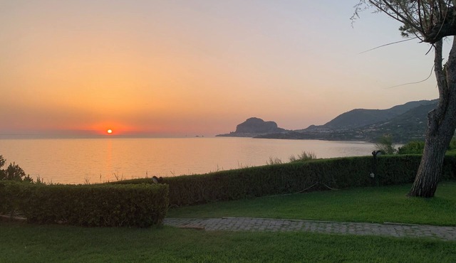 In a stately setting on the gulf of Mazzaforno/Cefalù is located villa "Azzurra"