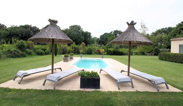 In Entressen, villa with private pool, between Alpilles and Camargue