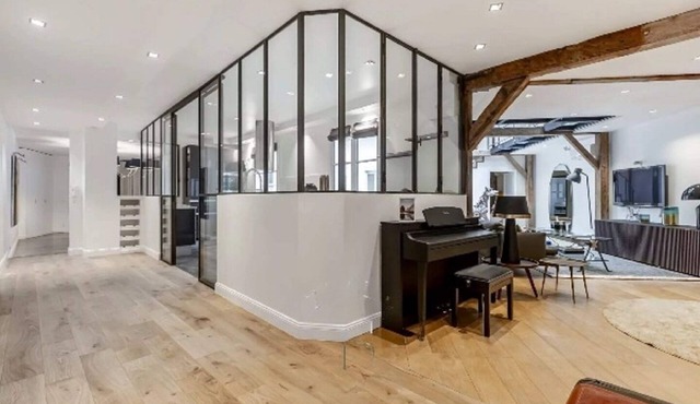 In prestigious 8th arrondissement of Paris magnificent duplex with six bedroomsn