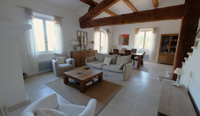 In Roussillon, beautiful and charming villa with swimming pool and nice View