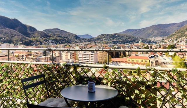 In the Como Borghi district (10 Floor Flat)