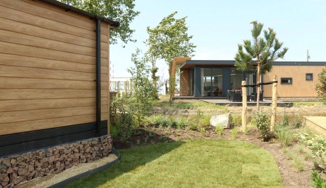 In the Duinrand Lodge for 4 persons, you can truly relax. This comfortable and tastefully furnished holiday home guarantees pure holiday enjoyment.