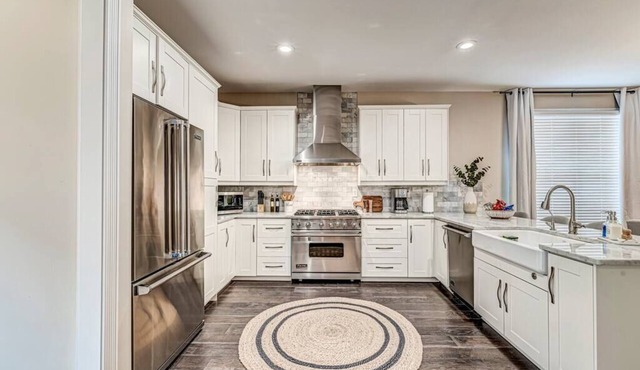 In the Heart of Downtown Indy - Sleeps 14!