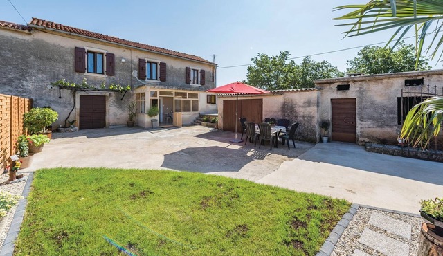 In the small village of Kringa, in the heart of Istria, you will find this vacation home, accessible