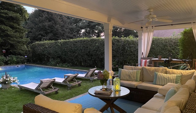 IN THE ViILLAGE OF SOUTHAMPTON POOL,TENNIS,PICKLEBALL COURTS BEACH CHAIRS&BIKES