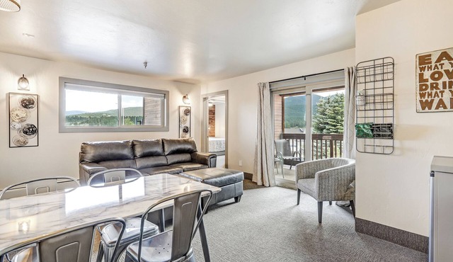 In-Town | 2 Bedroom Suite | Elk Horn Lodge 300