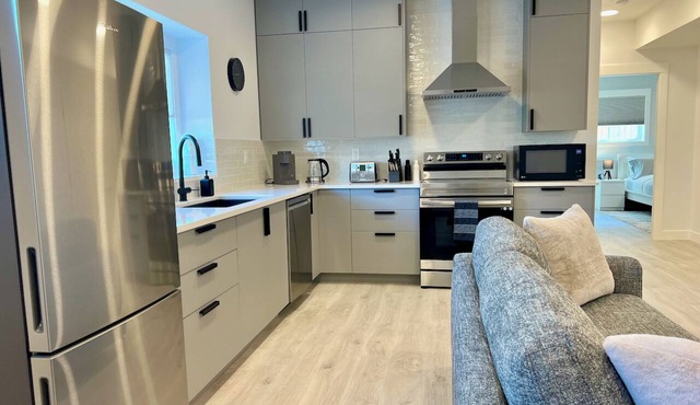 Inclusively Home Ltd. - Spacious and Stylish Basement Suite with King Roomn
