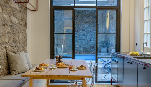 Incomparable Plaka's Luxury Apt Private Pool