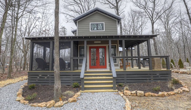 Incredible Cabin with Fire Pit and Great Vistas in Monteagle, Tennessee
