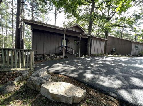 Incredible Cottage with Swimming Pool and Hot-tub on Lake Ouachita, Arkansas