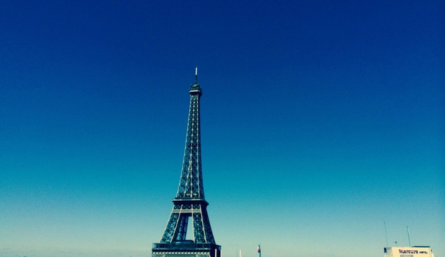 Incredible Eiffel and Paris Monuments Views from a secure luxury apartment