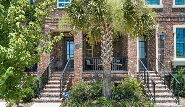 Incredible Pet-friendly Townhome w/ Access to Riverfront by Lucky Savannah
