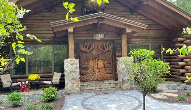 Incredible Ski Lodge - 7500 Square ft - Log Cabin - Moose Lodge