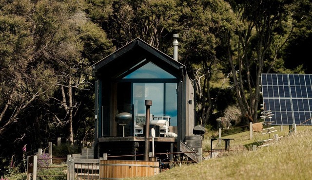 Incredible Tiny House Rental with Amazing Views in Akaroa, South Island