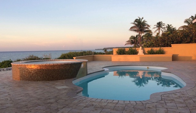 Incredible Views, Waterfront Luxury Private Villa with Central AC